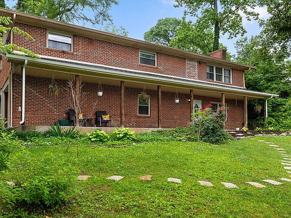 3rd image of 913 Steed St NW