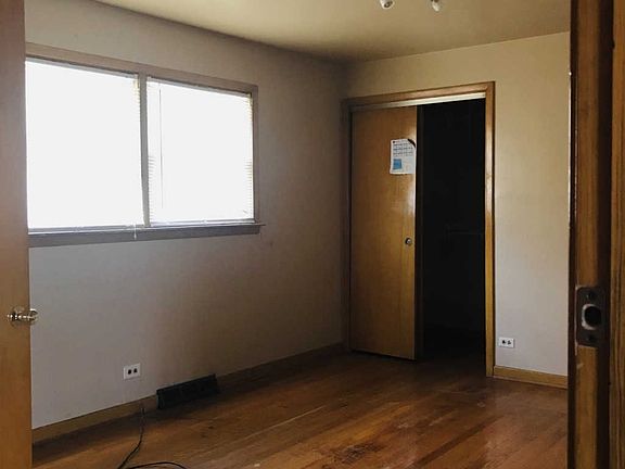 4th image of 212 W 28th Pl