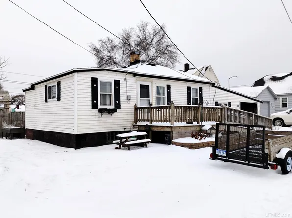 203.5 S Lincoln Rd, Escanaba, MI 49829