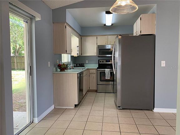 5th image of 715 Hemlock Ln
