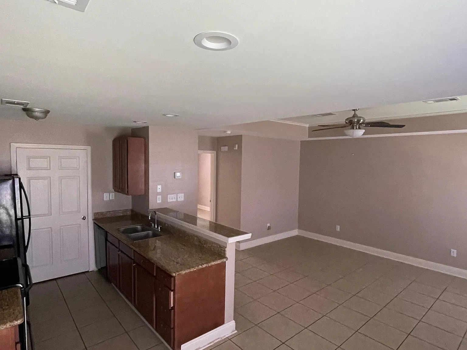 14022 Country Manor Ln — Photo 3