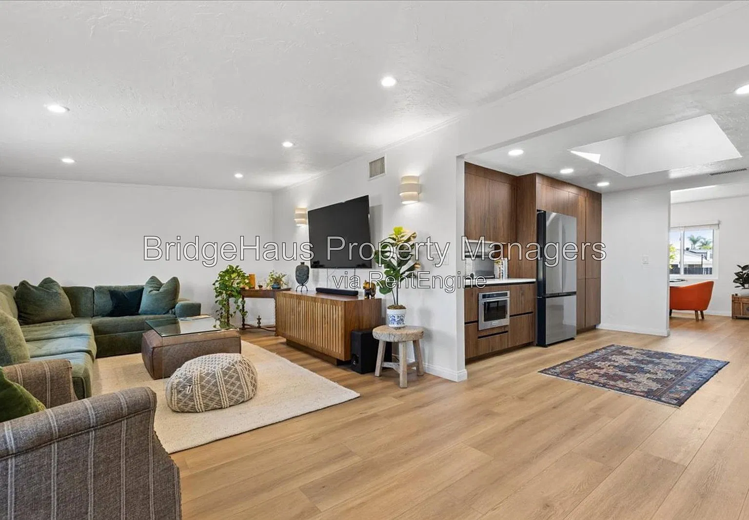 3 bed, 2.0 bath, 1323 sqft, $4,195 — Photo 1