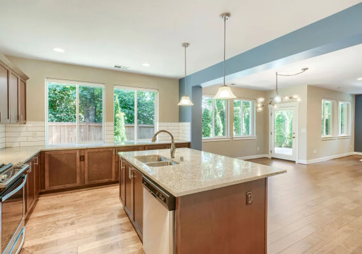 4Bd/2.75Ba North Bend Home — Photo 3