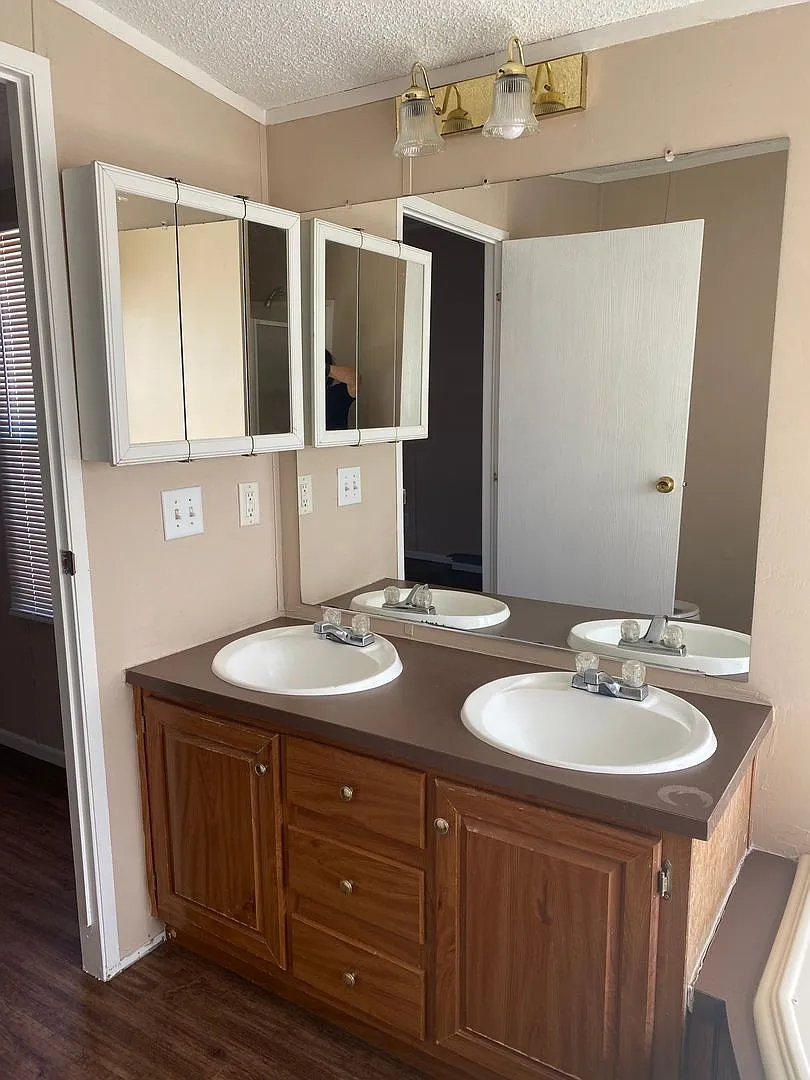 4938 South fork Rd - Charming 3-Bedroom Manufactured Home in Las Cruces! — Photo 4