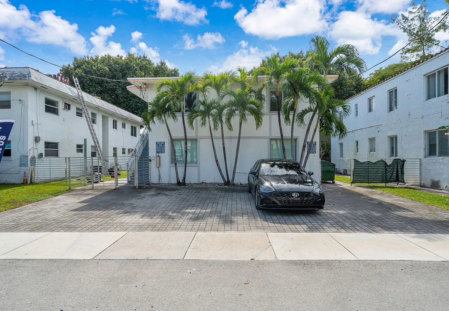 2 bed, 2.0 bath, 650 sqft, $2,500 — Photo 1