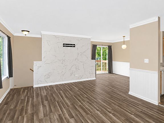 4th image of 302 Windsor Ct Unit D