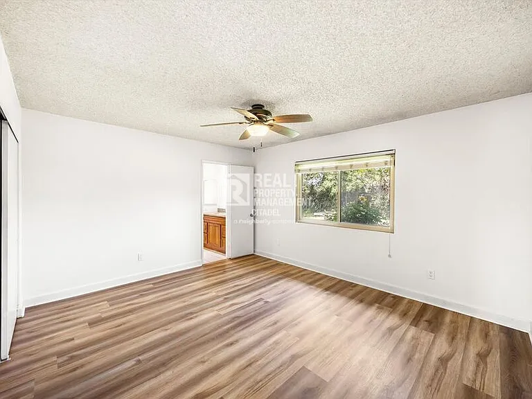 7970 Cambridge Ave — Photo 37