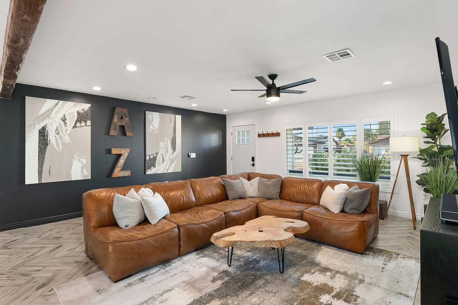 4 bed, 2.0 bath, 2368 sqft, $12,659 — Photo 3