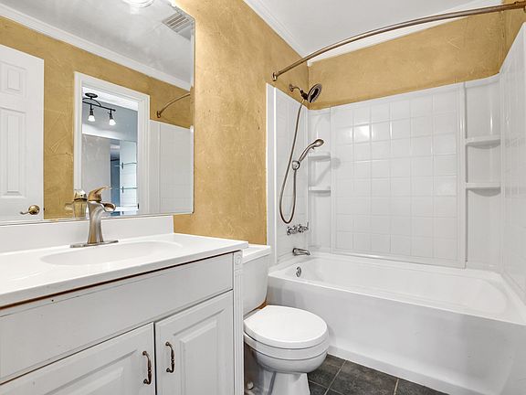 3rd image of 7044 Crosstimbers Ln