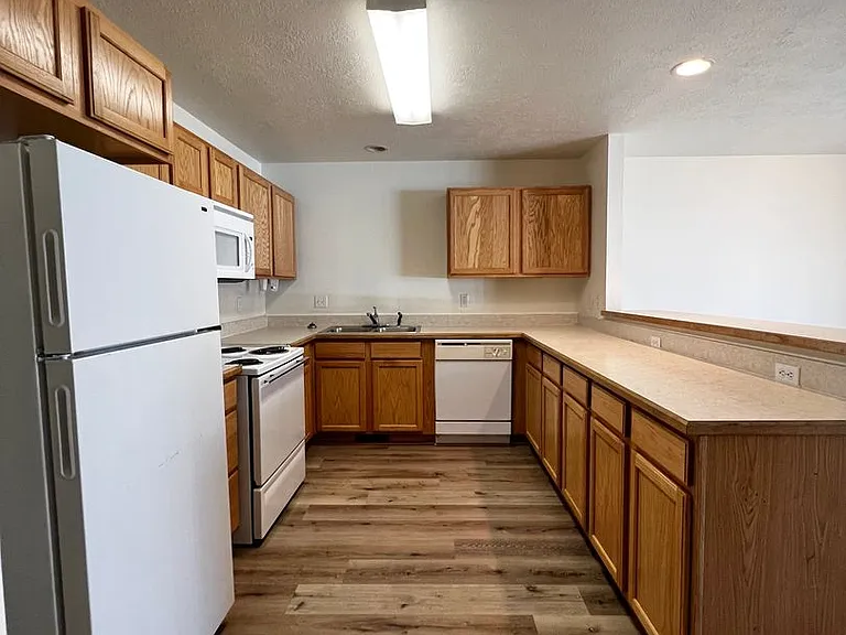 5503 Glenridge Way — Photo 3