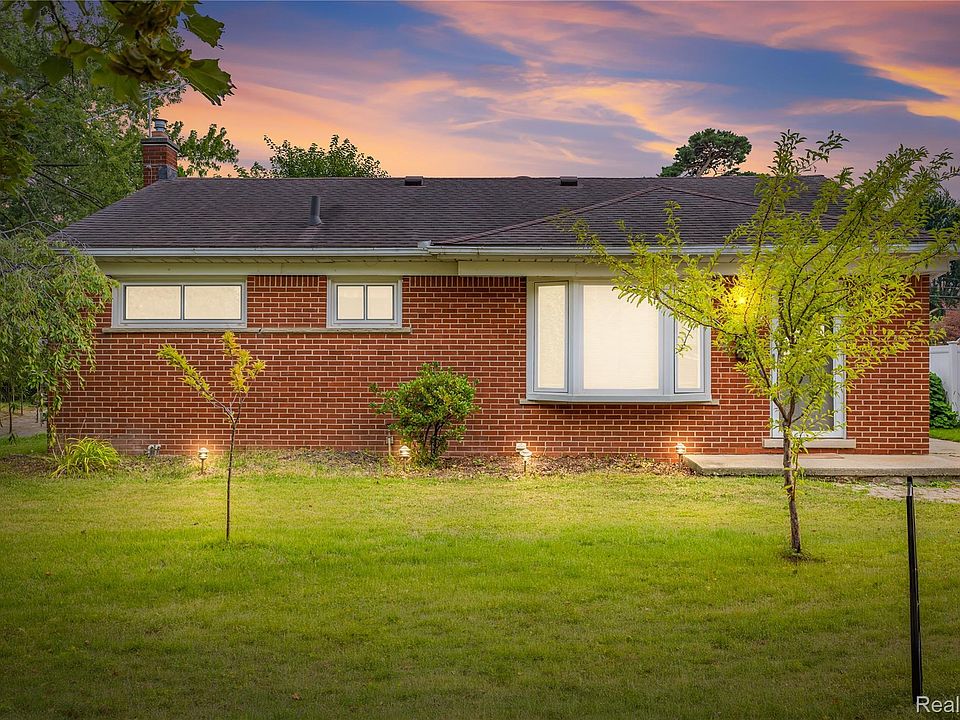 1st image of 28923 Westfield St