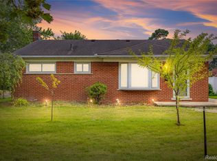 28923 Westfield St, Livonia, MI 48150