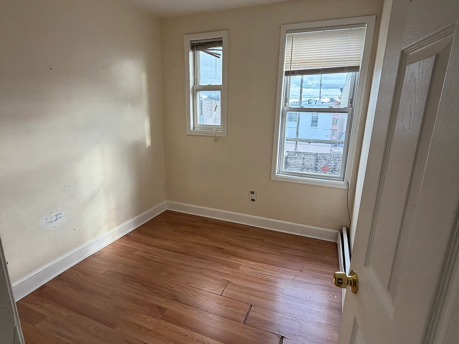 79 Logan Ave — Photo 3