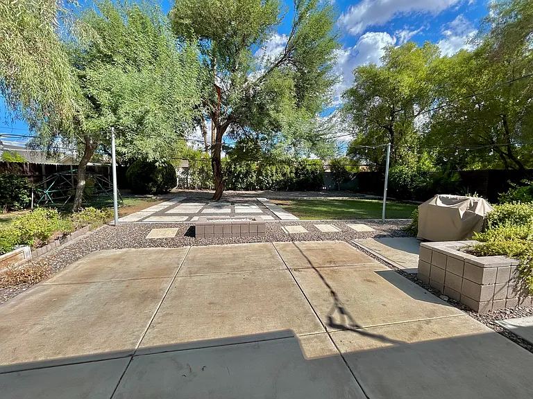 1420 E Rancho Dr — Photo 11