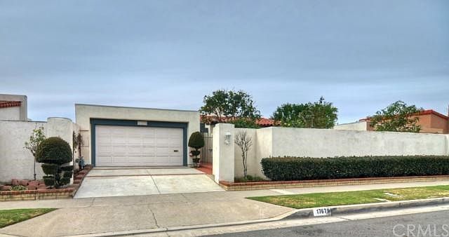 Private Courtyard Entry to Light & Bright Floorplan