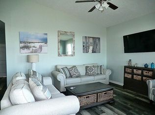 802 16th St, Port Bolivar, TX 77650