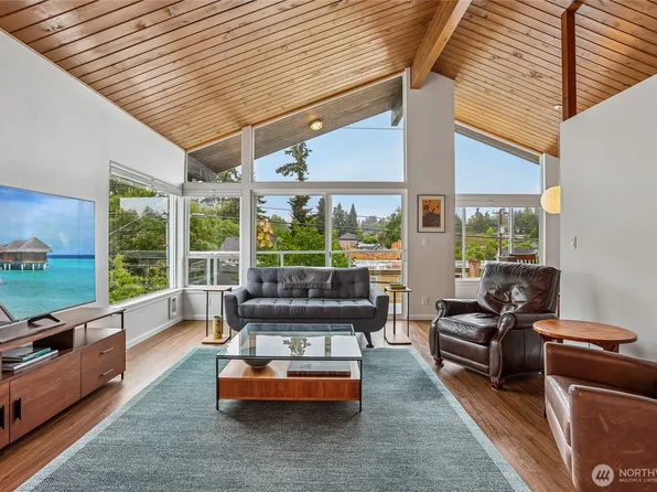 5249 40th Avenue NE #404, Seattle, WA 98105