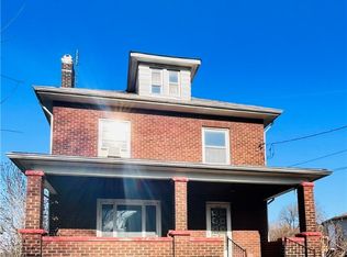 425 Delaware St, Sharon, PA 16146