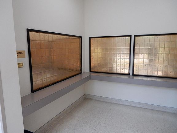 5th image of 6007 N Sheridan Rd APT 20H