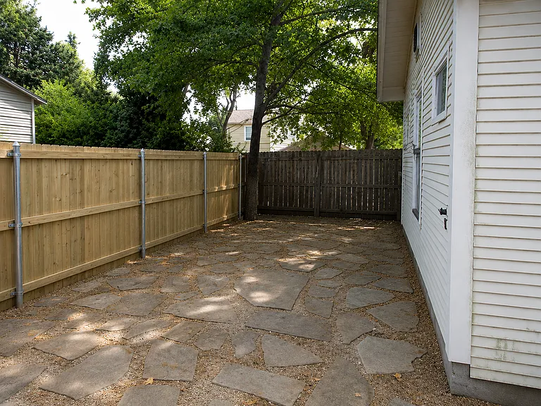 1708 S Robertson Ave — Photo 4