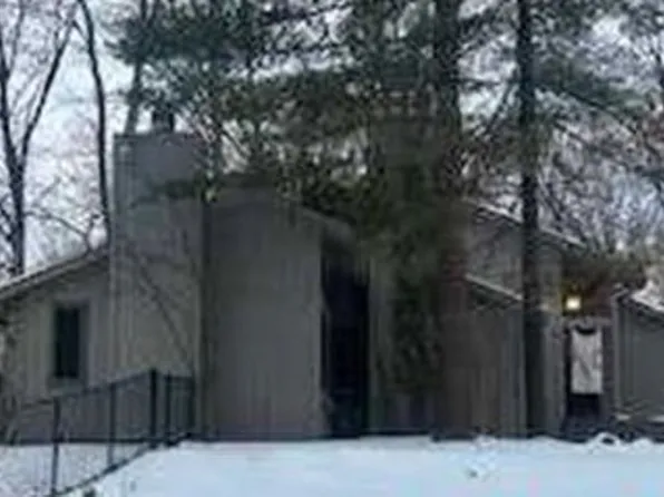 11101 Sugden Lake Rd, White Lake, MI 48386