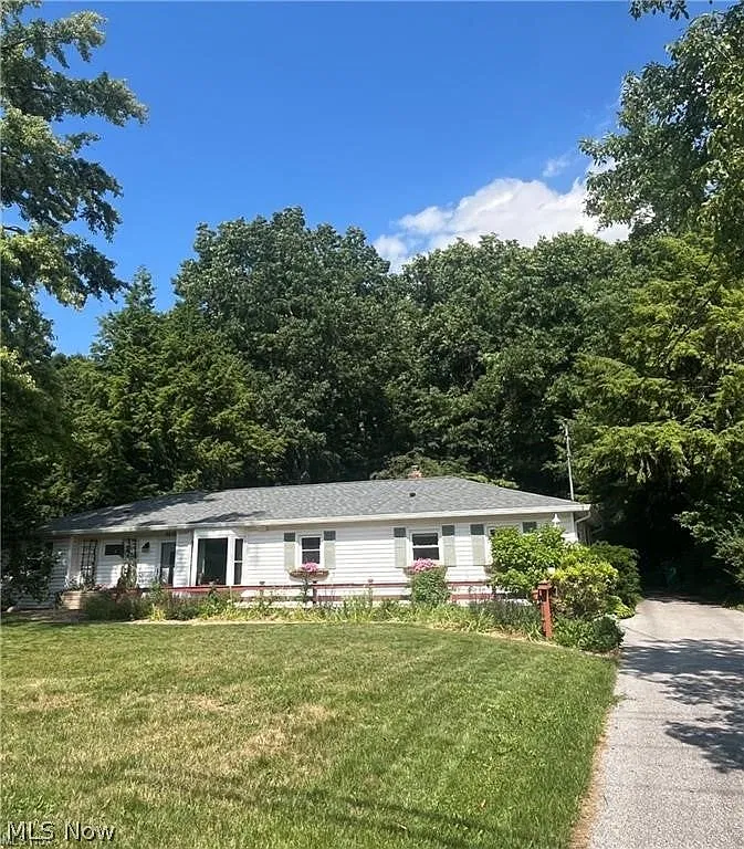 3 bed, 1175 sqft, $2,100 — Photo 1