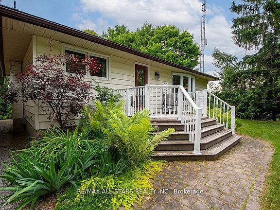 4th image of 690 Post Rd