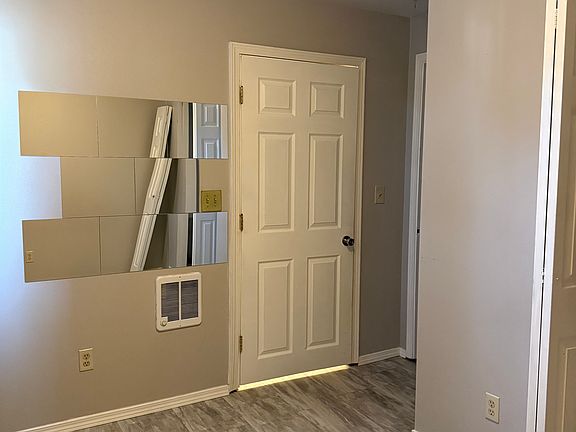 5th image of 206 W King St