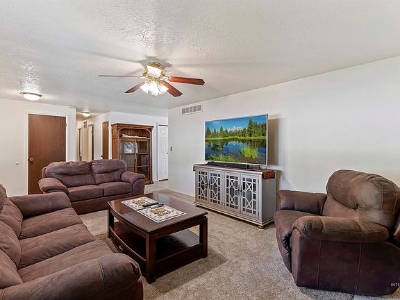 5th image of 1851 E Bentley Dr