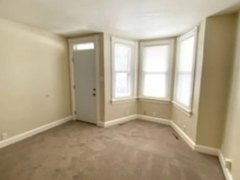 912 Salem Ave — Photo 1
