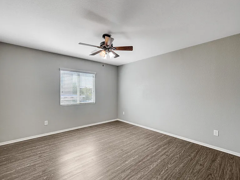 6637 Cliff Shore Ct — Photo 42