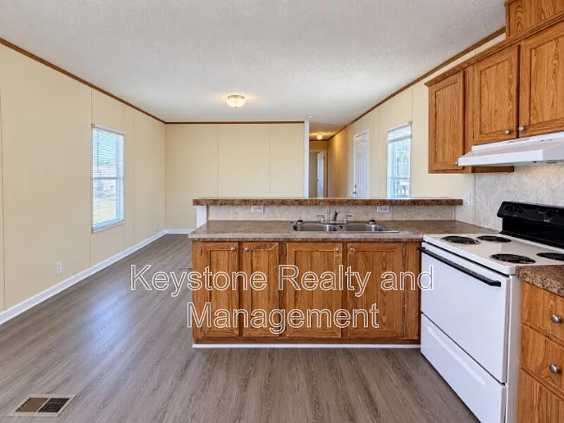 3 bed, 2.0 bath, 1120 sqft, $795 — Photo 3