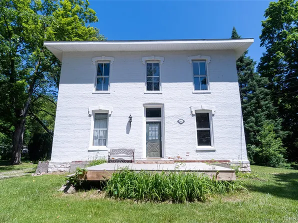 807 Baird St, Holly, MI 48442