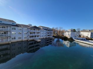 407 Waters Edge Dr, Newark, DE 19702