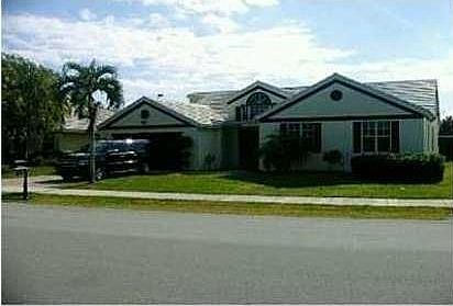 2nd image of 2922 E Orchard Cir