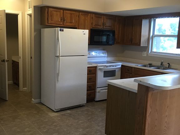 3rd image of 1901 Waverly Ct