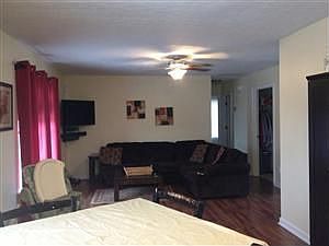 2nd image of 6703 Leverett Ln