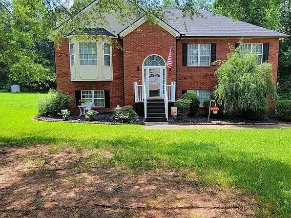 1041 Boseman Dr, Lithia Springs, GA 30122