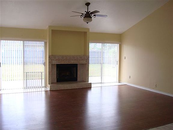 3rd image of 2338 Albion Ave
