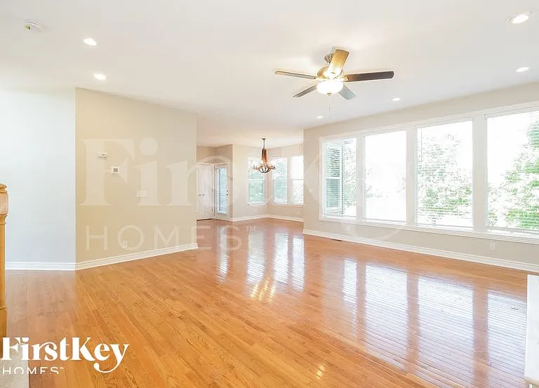 5836 Noreston St — Photo 3