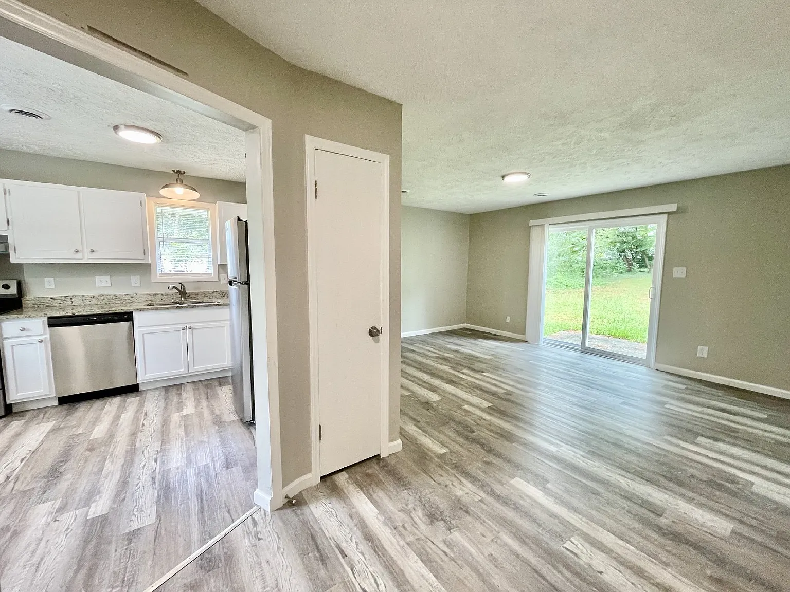 3 bed, 1.5 bath, 1016 sqft, $1,350 — Photo 2