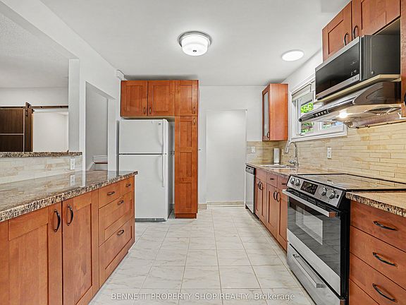 2nd image of 2736 Stone Cres