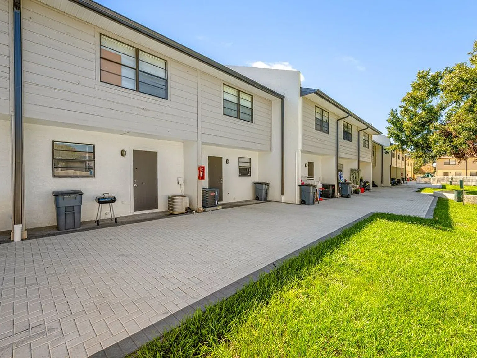Spacious Renovated 2BR Townhome | 2.5 Baths, Pool & Private Laundry! — Photo 2