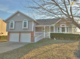 607 Willow Brook Dr, Raymore, MO 64083