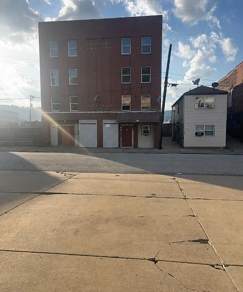 215-219 E 9th Ave #4 — Photo 1