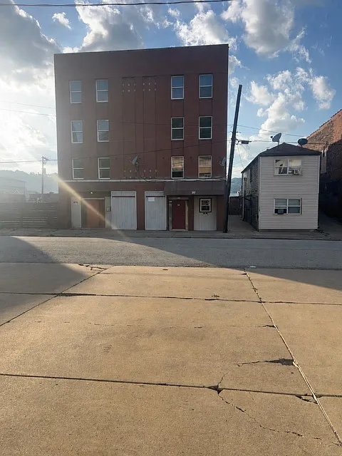 215-219 E 9th Ave #4