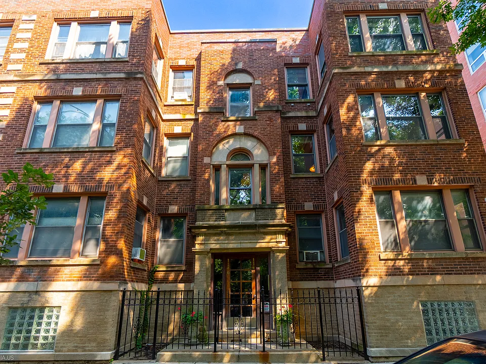 1144 W Montrose Ave #2