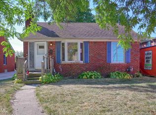 2369 Stanhope St, Grosse Pointe Woods, MI 48236