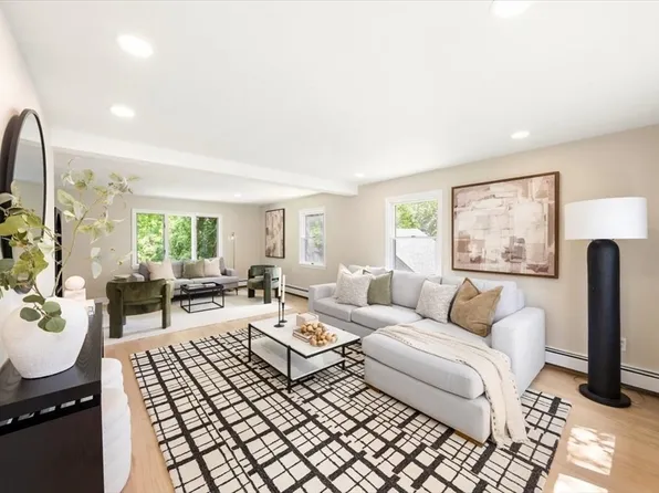 27 Rolling Ln, Needham, MA 02492