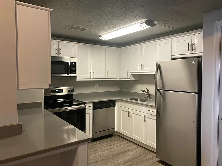 Sydnor Flats — Photo 15